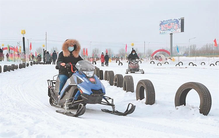 “冬奧冠軍之鄉”賞冰玩雪迎冬奧 冰雪谷裏市民玩嗨嘉年華