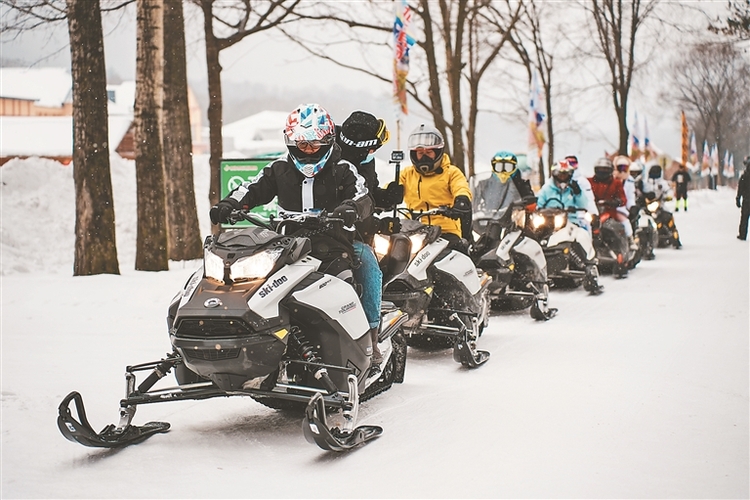 冰雪運動精英挑戰鳳凰山