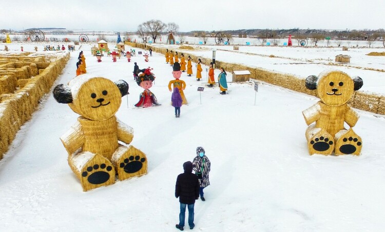 來牡丹江市寧安市渤海鎮稻草主題公園感受秸稈再利用的藝術