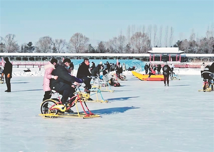 密山：荷香園裏享冰情雪趣