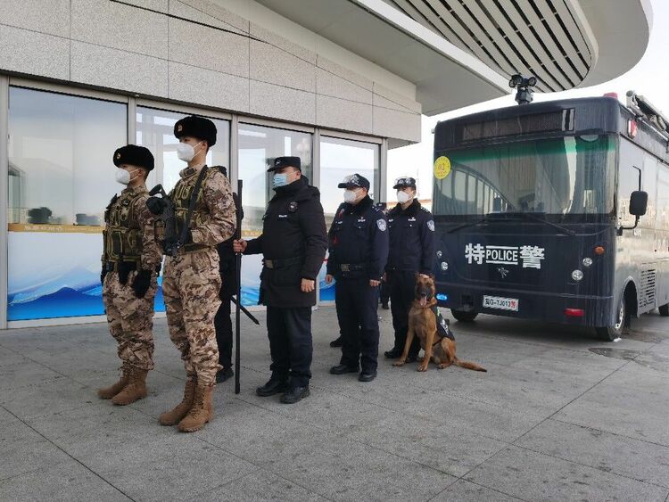 牡丹江鐵路警方護航春運返程客流高峰