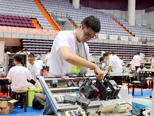 全國大學生電氣與自動化大賽在哈爾濱理工大學舉行