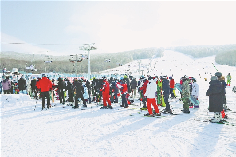 日均超千人 帽兒山高山滑雪場火爆出圈