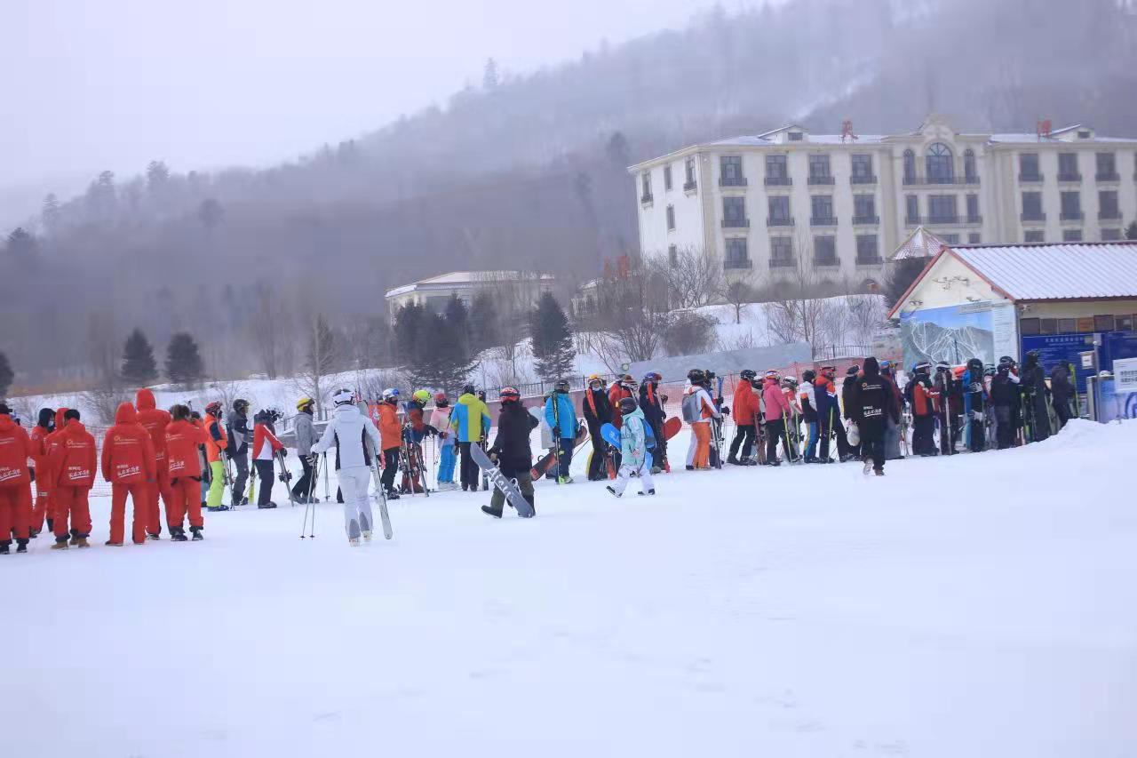 冬奧熱帶動哈爾濱“冰雪熱”！南方俱樂部700人的滑雪團安排上