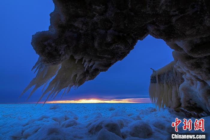 中俄界湖興凱湖冰天雪地現美景