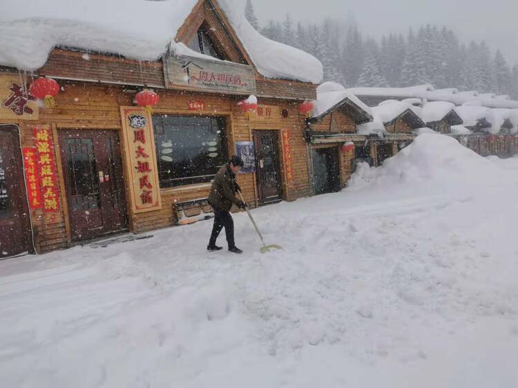 雪鄉持續降雪！遊人盡“嘗”雪“蛋糕”