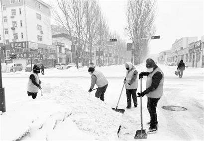 雙鴨山市上下聞雪而動 全力保生産保暢通