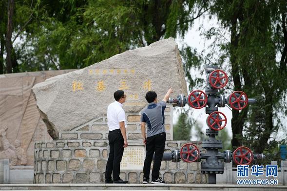 百年油田正青春——記新時代大慶精神大慶人