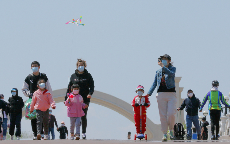 太陽島公園開放 遊人賞花踏青