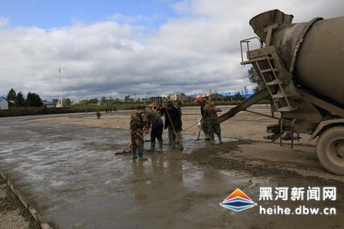 孫吳縣緊鑼密鼓推進省市百大項目建設