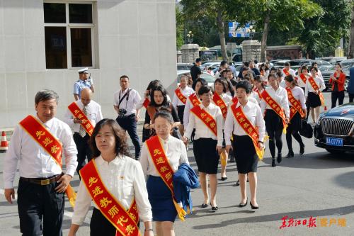 張慶偉書記向黑龍江廣大教師和教育工作者致以節日問候