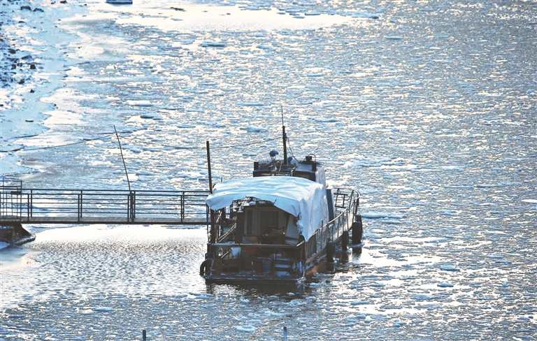 松花江幹流哈爾濱段開始跑冰排