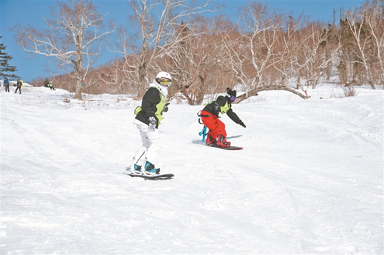 雪上飛！ 野雪滑雪愛好者競技雪鄉