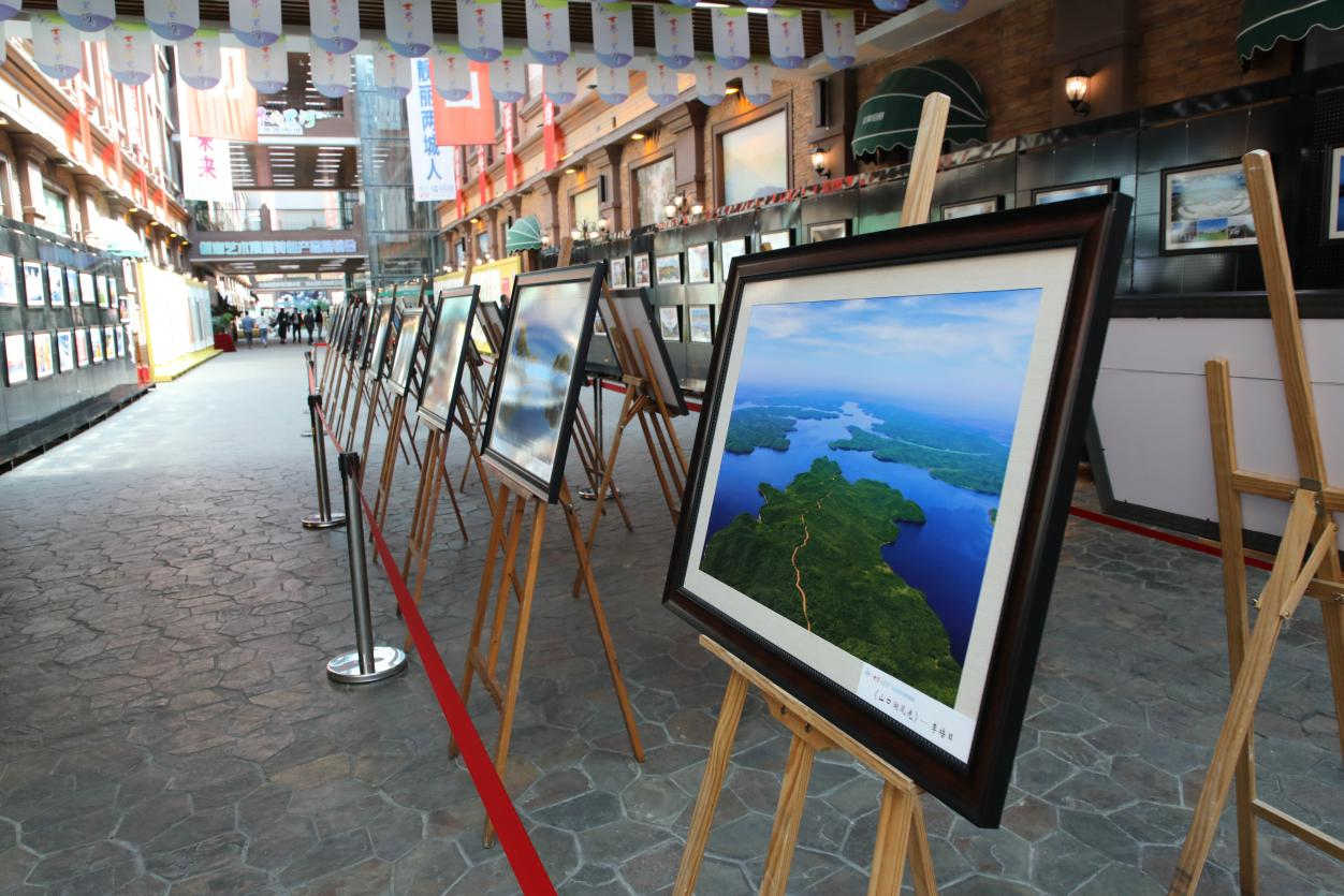 “世界的黑河”創意藝術展暨特色産品展銷會開幕_fororder_圖片3