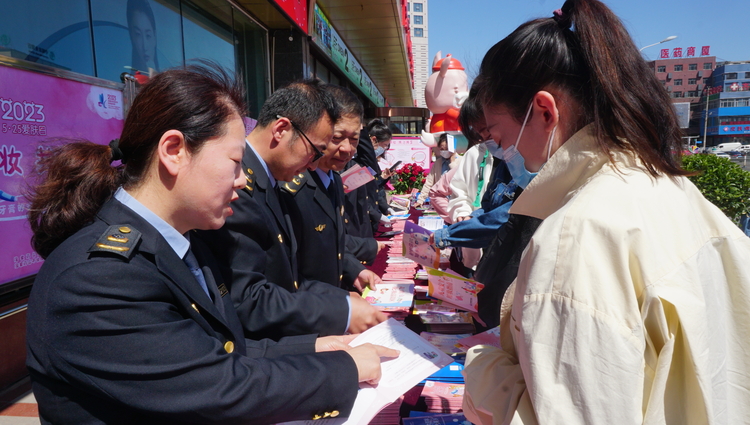 2023年黑龍江省化粧品安全科普宣傳周活動啟動 全省13地市同步聯動_fororder_hljrb_2_202009355d0aee-bb31-460d-b999-7e92df4a2f70.JPG