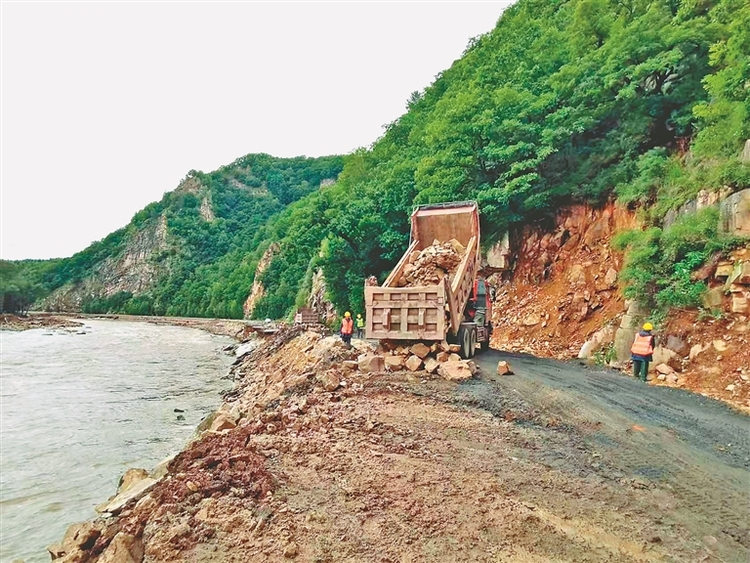 搶通亞雪路 重架五七橋