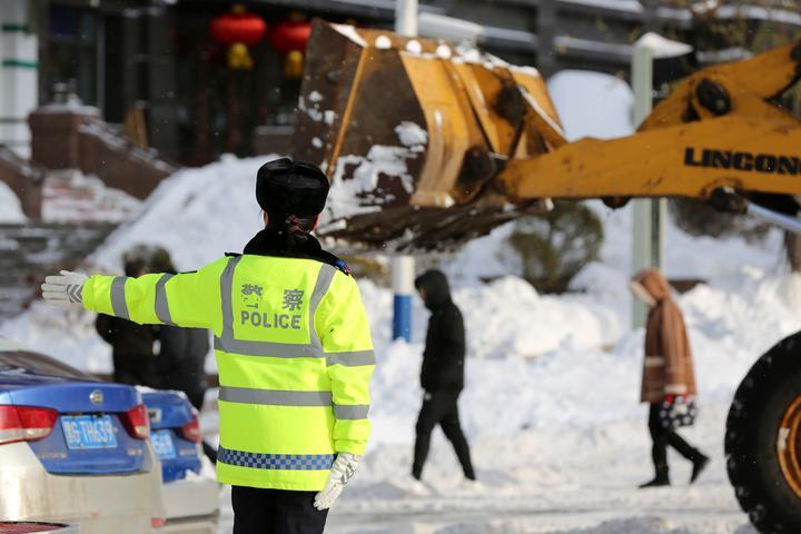 雞西市：頂風冒雪保暢通 全力以赴戰暴雪