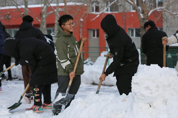 雞西市：頂風冒雪保暢通 全力以赴戰暴雪