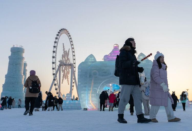 共赴“冰雪盛宴”！哈爾濱冰雪大世界正式開園