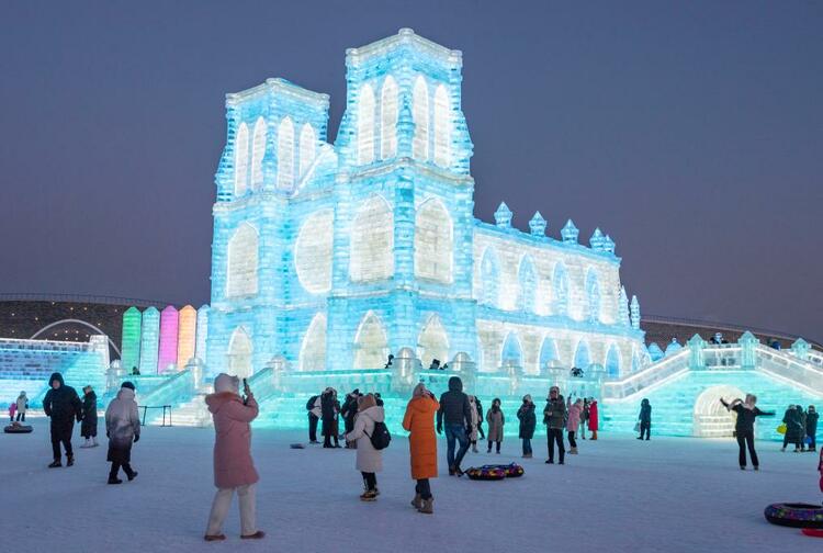 共赴“冰雪盛宴”！哈爾濱冰雪大世界正式開園