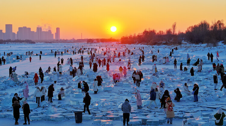 深度挖掘冰天雪地蘊藏的潛在價值——龍江冰雪旅遊成為“現象級頂流”的生動實踐