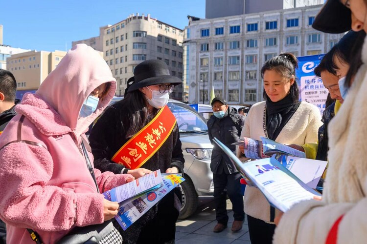 讓勞動者在家門口“能就業、就好業”——綏芬河市“春風行動”創新服務舉措暖人心_fororder_微信圖片_20240328151854