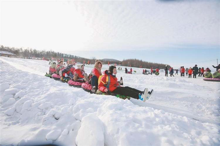 這個冰雪季 讓遊客記住了多彩雙鴨山