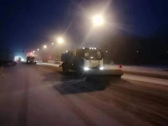 【黑龍江】【供稿】以雪為令 哈爾濱市平房區清雪大軍連夜奮戰清冰雪