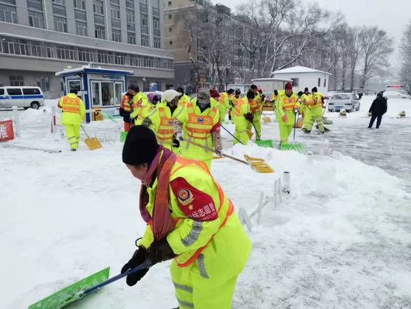 【黑龍江】【供稿】以雪為令 哈爾濱市平房區清雪大軍連夜奮戰清冰雪