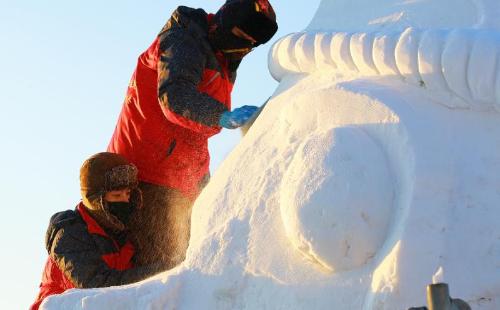 “龍江雪韻”全省大學生雪雕比賽在大慶舉行