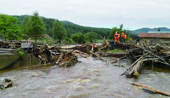 伊春遭遇強降雨消防官兵山洪中解救疏散近400人