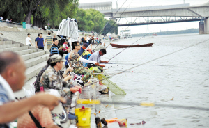 圖片默認標題_fororder_江邊釣魚圖