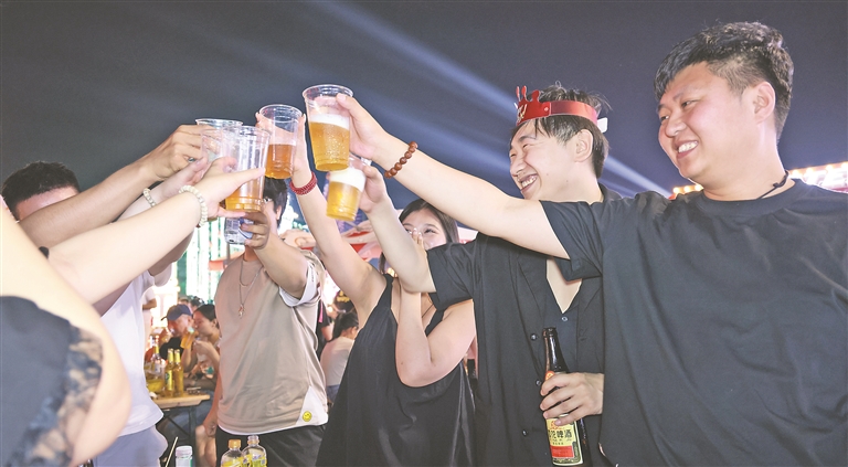 喝啤酒——在冰城夏都與世界乾杯