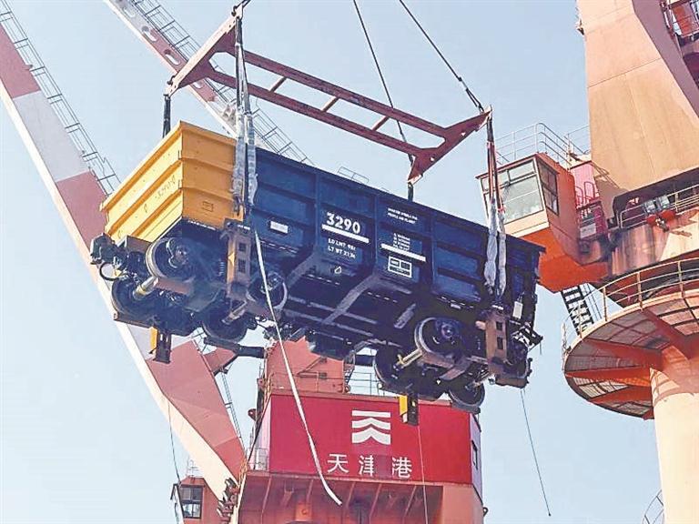 中車齊車公司礦石車首次出口非洲