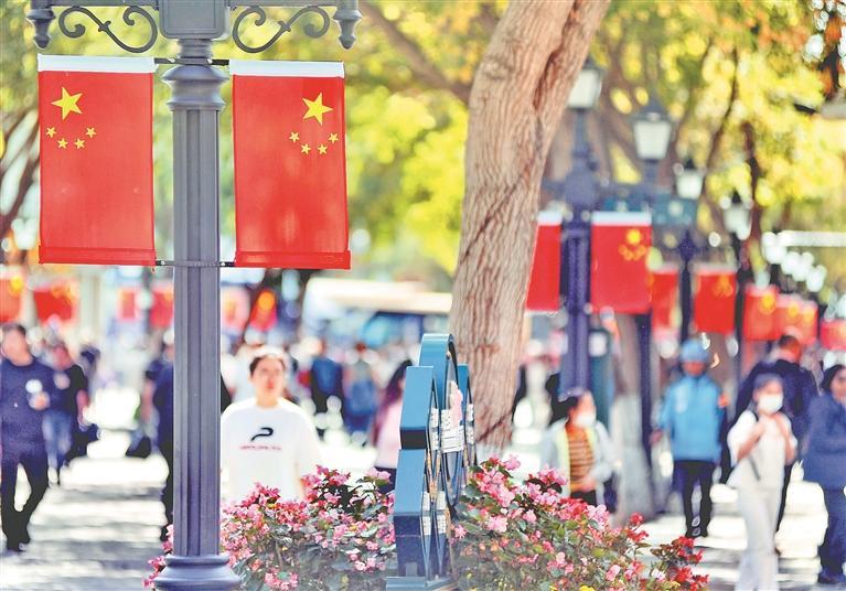 百年老街 國旗飄揚