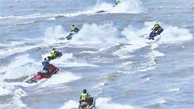 中國·雞西興凱湖全國帆板和摩托艇比賽開賽