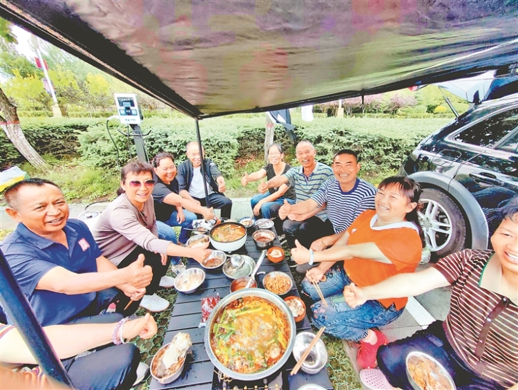 撫遠房車營地：遊客扎堆玩嗨了