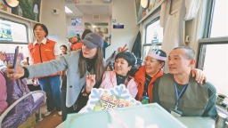 “銀發旅遊列車”拉動消費升級