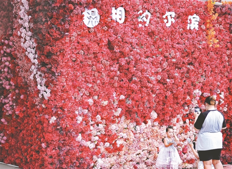 建築藝術廣場添新景