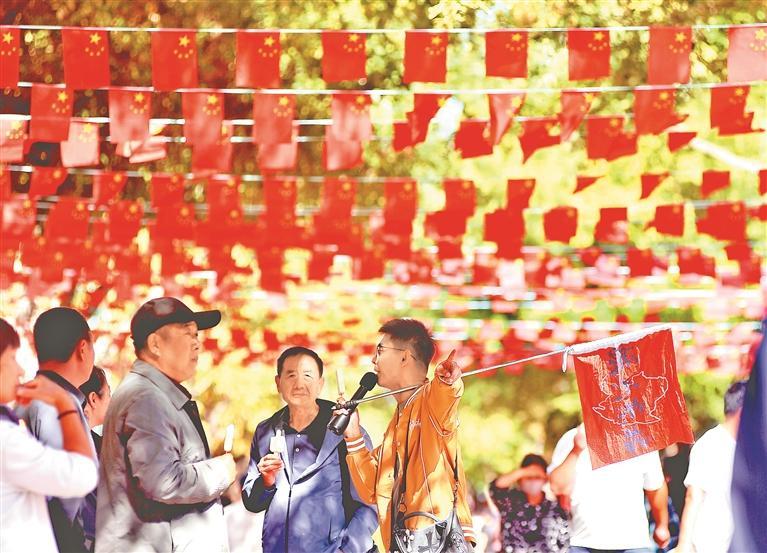 百年老街 國旗飄揚