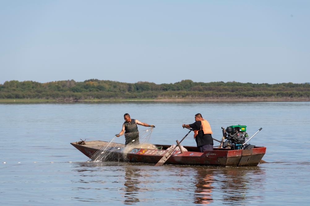 赫哲族唱響新船歌