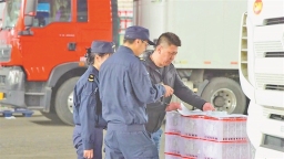 綏芬河公路口岸上半年進出口貨運量再創新高