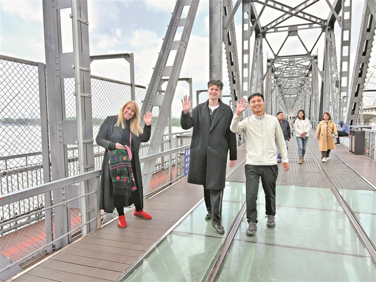“出國旅游去，中國黑龍江！”