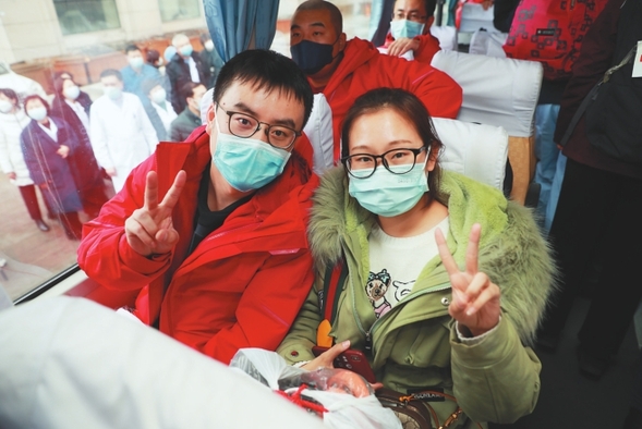 哈爾濱市第一醫院護士夫妻：分離兩地堅守使命