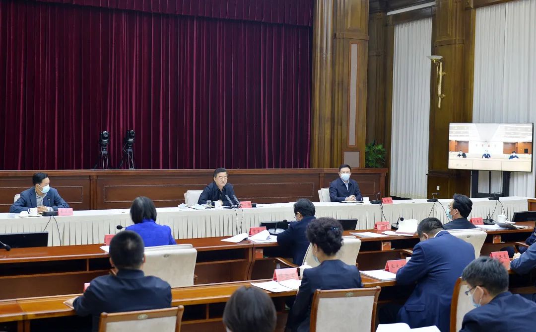 張慶偉：統一標準規範流程查找短板堵塞漏洞 精準嚴格做好隔離管控和院感防控