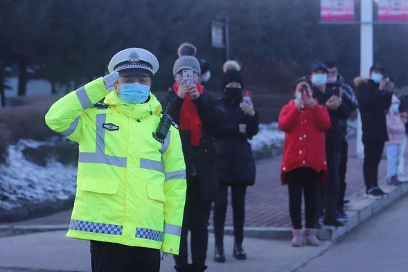 英雄凱旋 黑河公安全力護航“逆行天使”回家