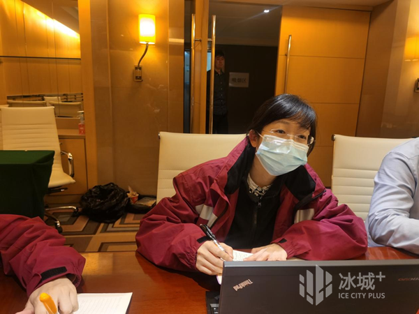 在50多個小時的視頻裏抽絲剝繭丨抗疫“偵探”和病毒賽跑