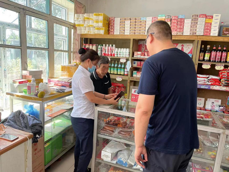 鐵力農商銀行：延伸服務觸角 便民利民暖人心_fororder_圖片3