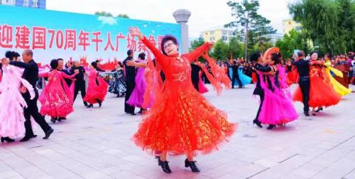 綏棱林業局”文化蛋糕”攪熱林城
