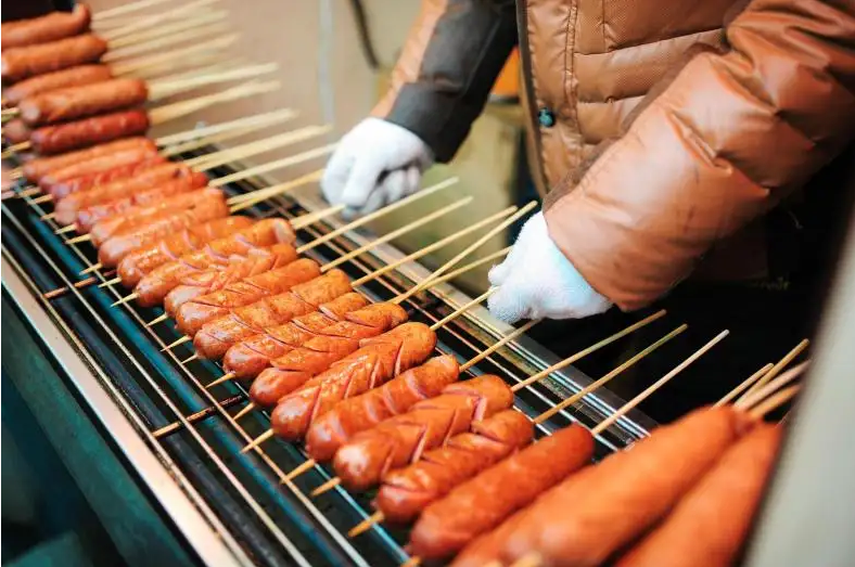 “食”在黑龍江丨萬物皆可烤 “深夜食堂”裏的美食江湖_fororder_圖片1
